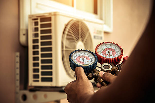 Professional Hvac technician working in Alloway, NJ